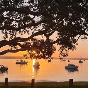 Hananui Lodge And Apartments